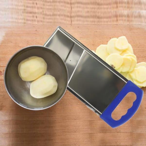 PLAIN POTATO SLICER USED IN ALL KINDS OF HOUSEHOLD KITCHEN PURPOSES FOR CUTTING AND SLICING OF POTAT