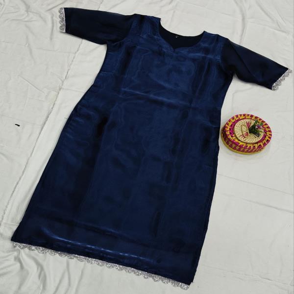 Heavy jimmi Chu with jarkan lace border