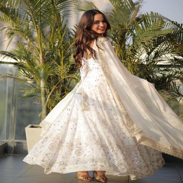 MRF  399  SINGLES AVAILABLE FABRIC DETAIL ??GOWN FABRIC:?? HEAVY FUAX GEORGETTE
