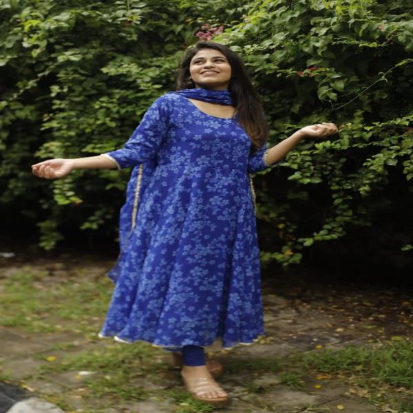 VKF  kasmira  SINGLES AVAILABLE FABRIC DETAIL Gown Fabric -This set features a Georgette with Attrac
